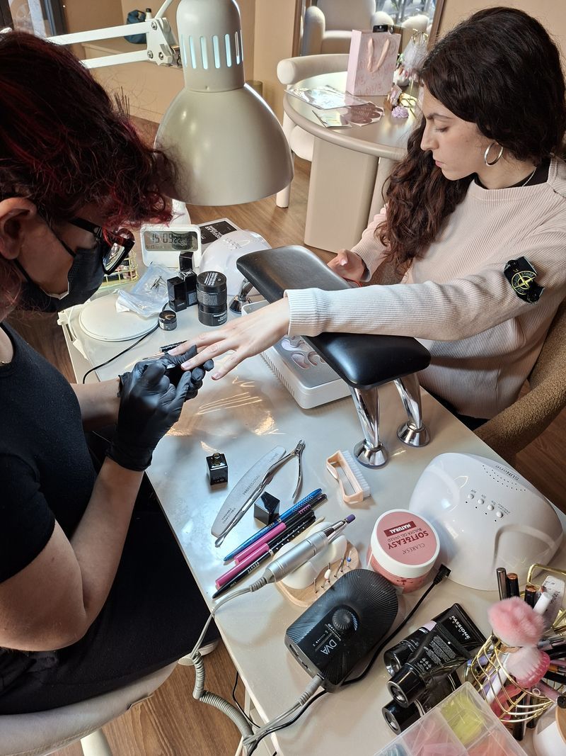 Allieva al lavoro durante un corso di Karly
