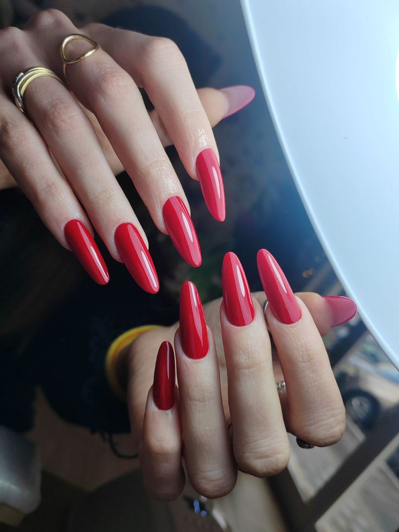 Stiletto rosso, lavoro di Karly