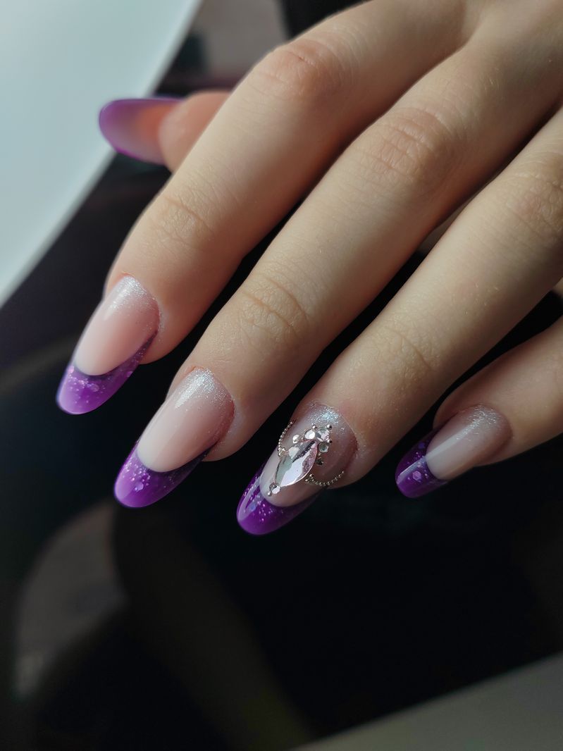 French viola con gemma, lavoro di Karly
