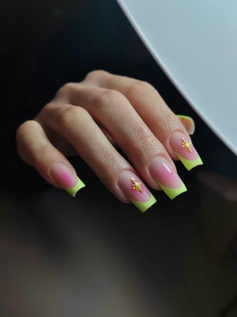 French verde neon, lavoro di Karly